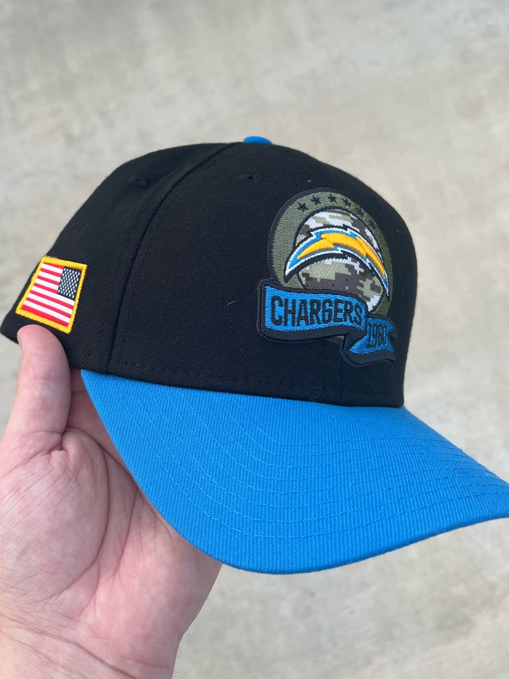 New Era 39THIRTY Los Angeles Chargers Salute Service Fitted Hat Cap Men Size M/L